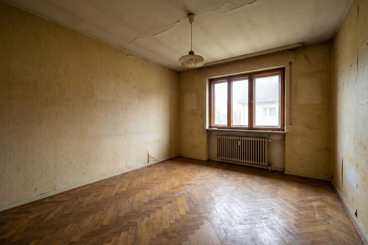 Sanierungsbedürftige Altbau-Etagenwohnung in Stockach vor der Renovierung